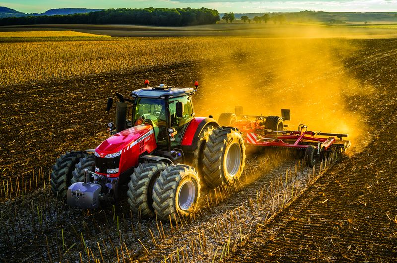 th-mf_8740_tractor_clemacy_france_nov2016_5962_1_130962[1]