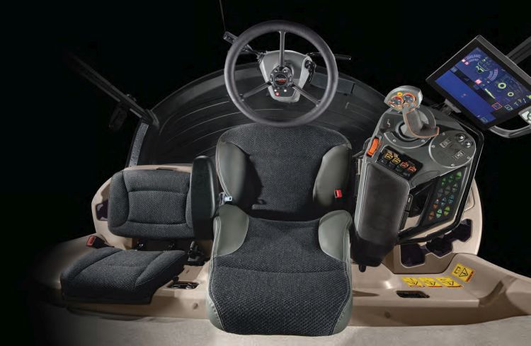 Az ultramodern Vision™ vezetőfülke, 15%-kal nagyobb térfogatú a korábbi Comfortech™ fülkétől