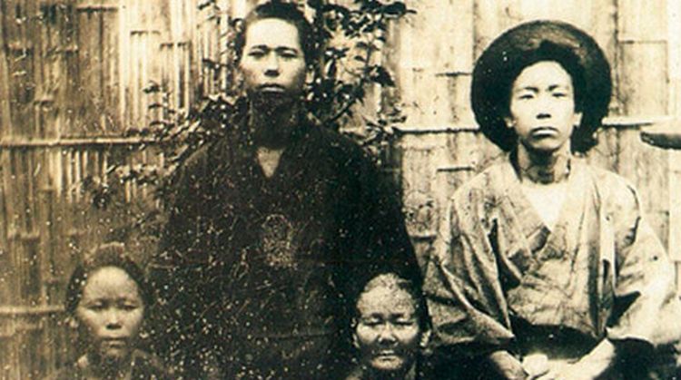 Gonshiro Ohde alapító a családjával