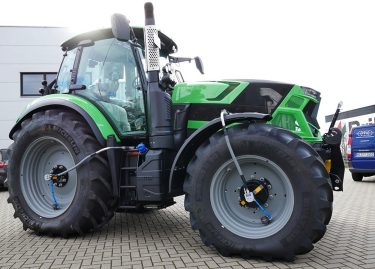 John Deere új 8R310 traktor CTIS rendszerrel