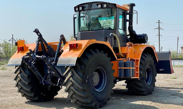 PMZ-704 traktor