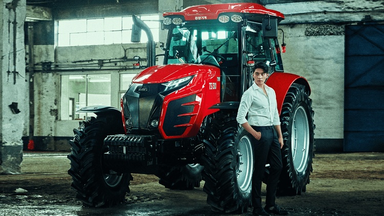Tym T130 traktor és gazdája