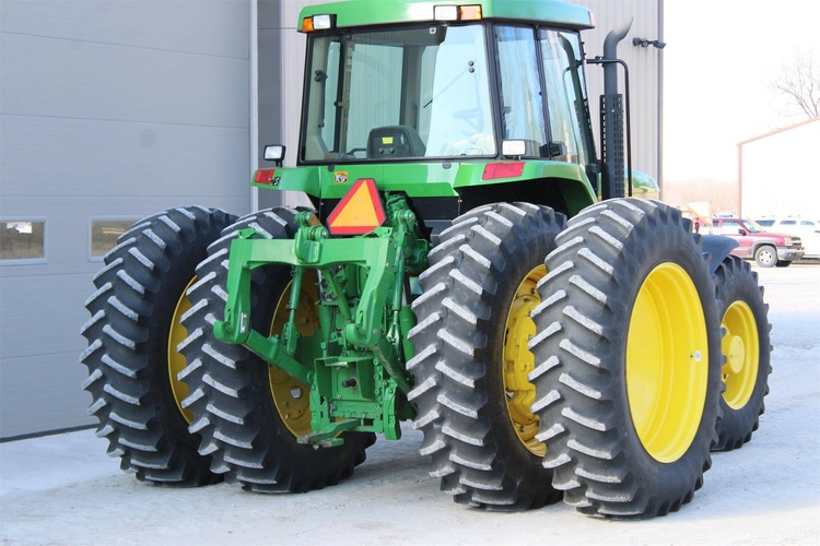 John Deere 7700 traktor