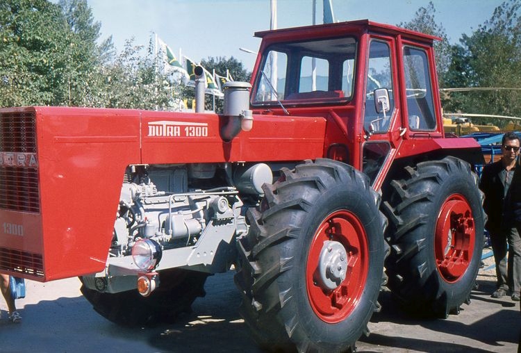 Dutra-1300 traktor