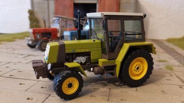 ZT 323A traktor modell