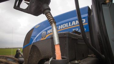 New Holland Traktor tankolás