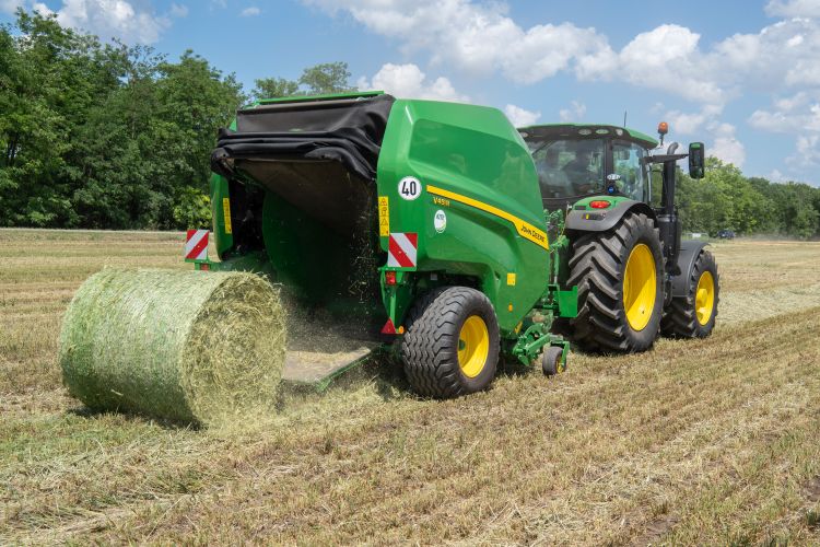 John Deere V451R hengeres bálázó