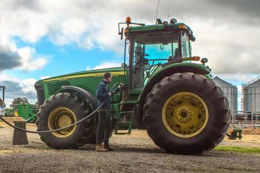 John Deere 8520 Traktor tankolás