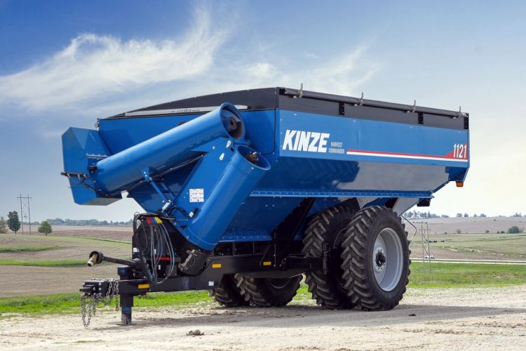 Kinze 1121 átrakókocsi