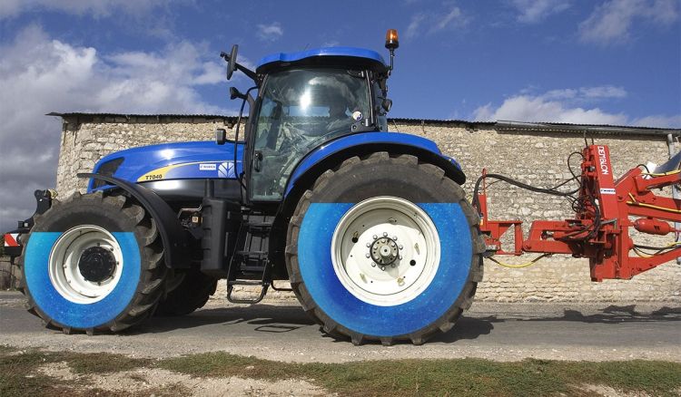 New Holland Traktor