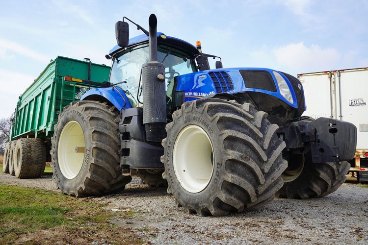 New Holland traktor LSW gumikkal