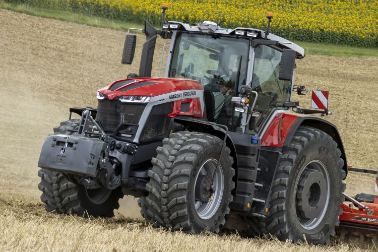 Nagydíjas Massey Ferguson 9S.425 Dyna-VT Exclusive traktor