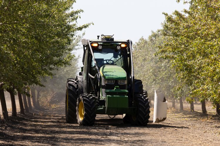 John Deere 5ML autonóm traktor