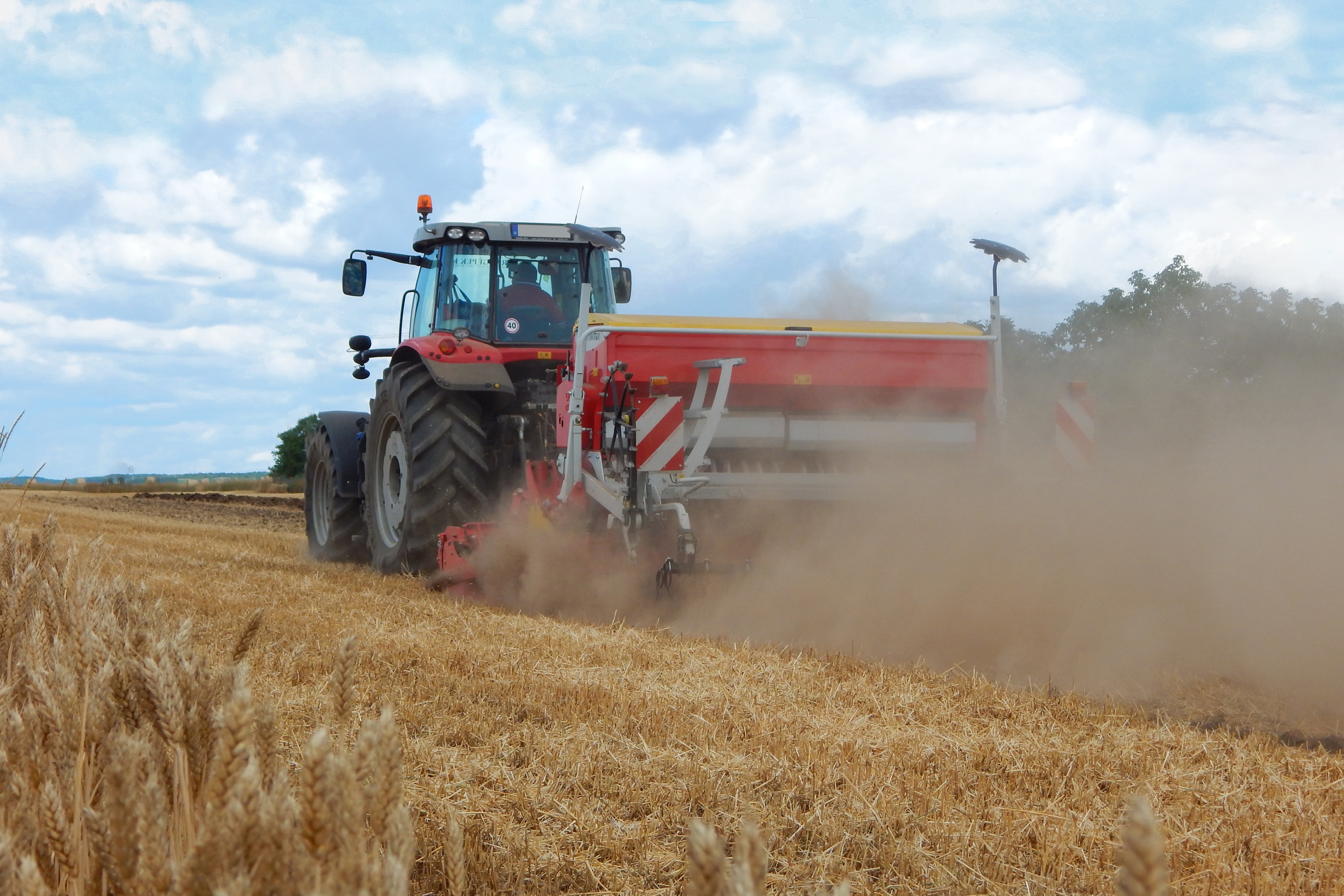 Dolgozó Massey Ferguson traktor