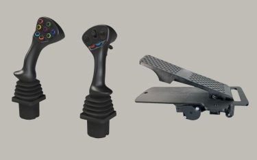 Joystick és gázpedál