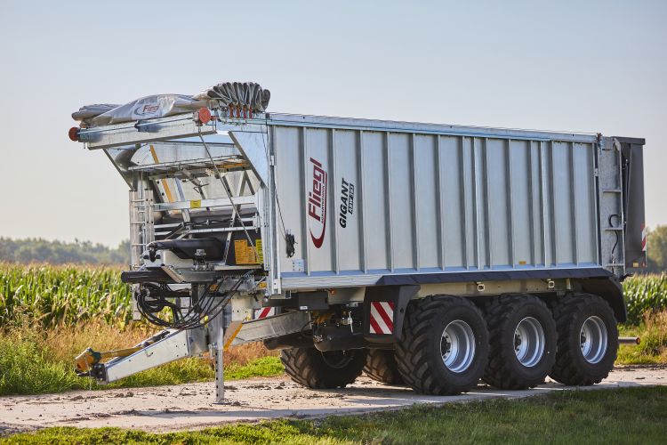Fliegl transzporteszközökkel bővíti kínálatát az AXIÁL Kft.