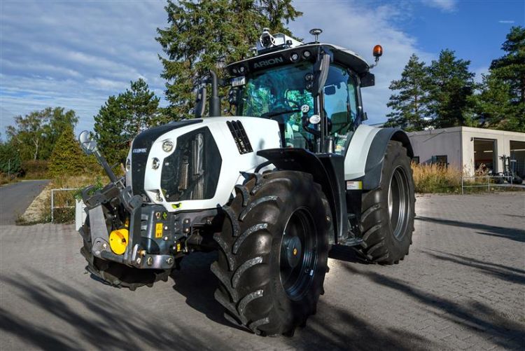 Távoli irányítású traktor