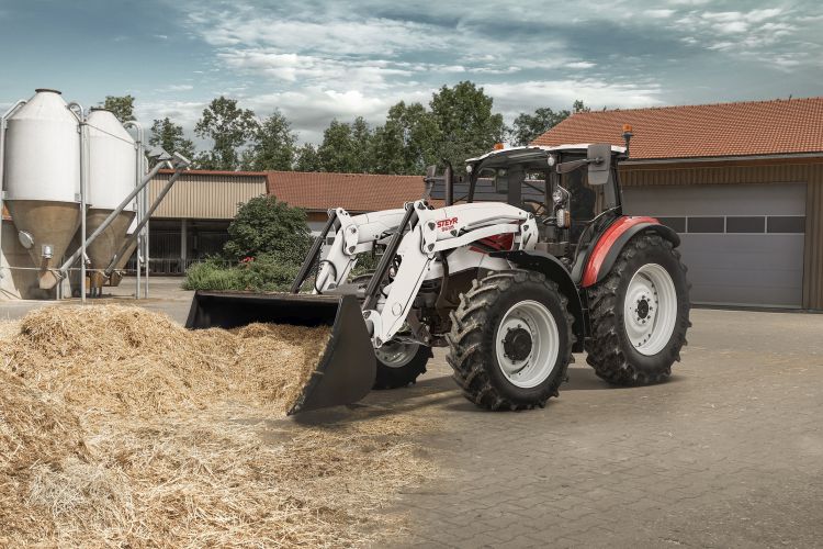 Steyr Plus traktor homlokrakodóval