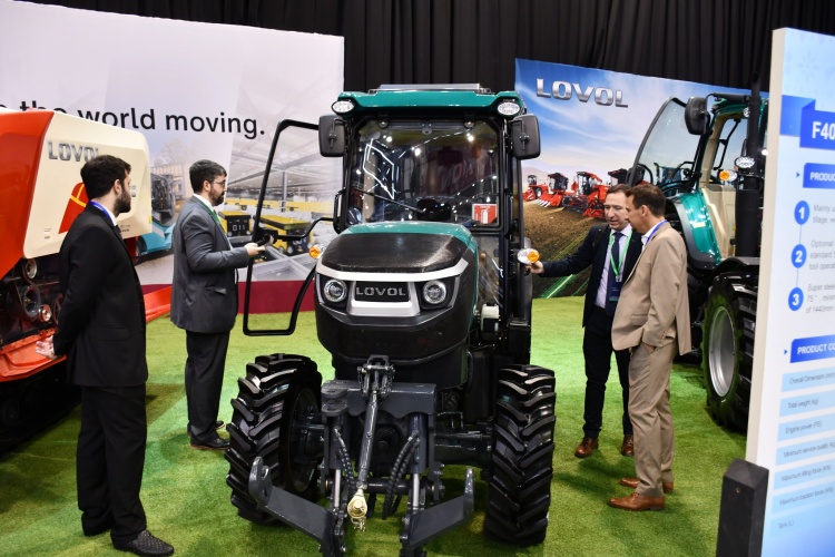 Lovol F4000 traktor