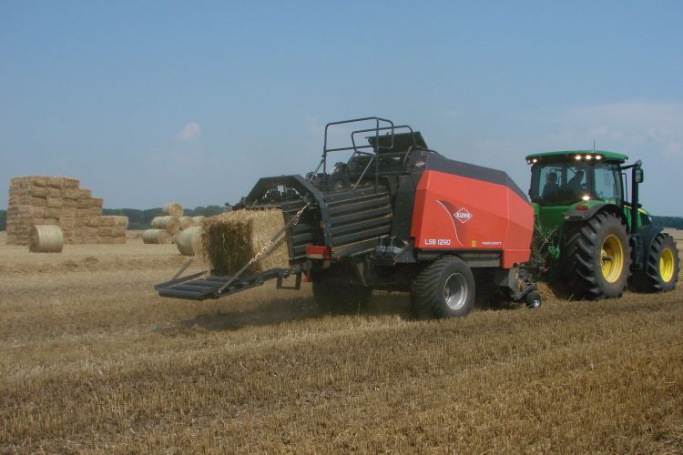 KUHN LSB 1290 bálázó
