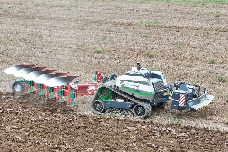 Agxeed Agbot szánt