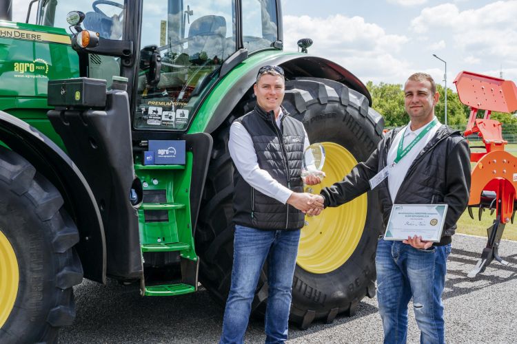 John Deere traktor átadás