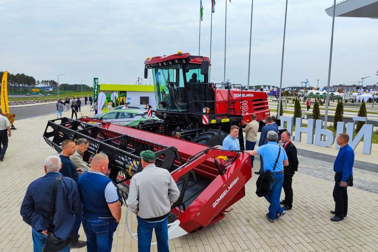 Gomselmash CS140 önjáró kaszálógép