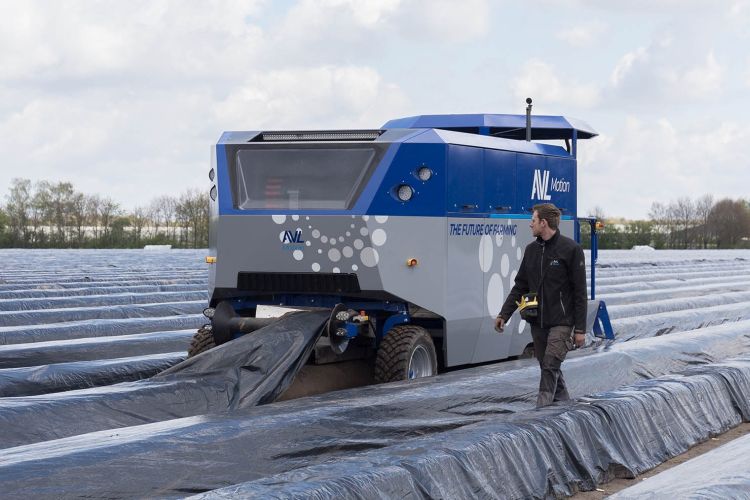 Az AVL Compact S9000 spárgaszedő robot