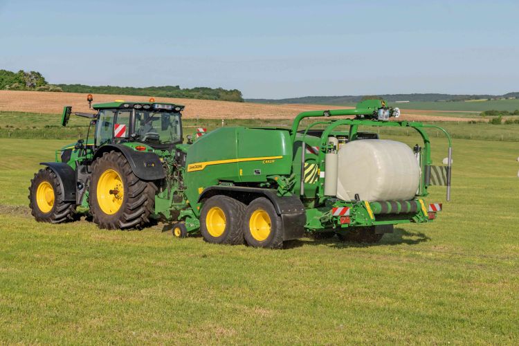 John Deere C442R bálázó-bálacsomagoló