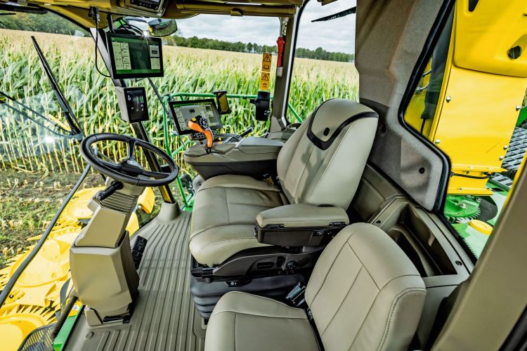 John Deere F9 vezetőfülke