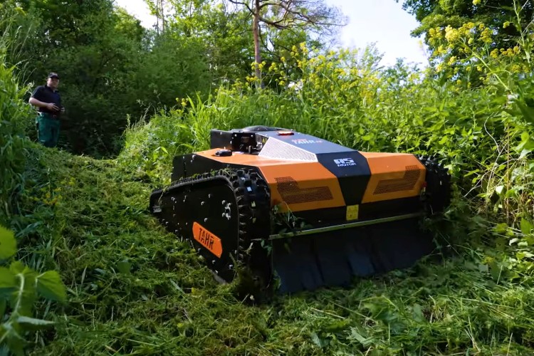 Új rotoros távirányítású kasza meredek rézsűkre