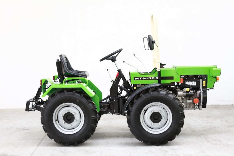 MT8-132 traktor