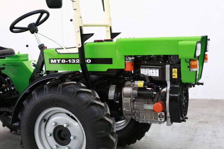 MT8-132 traktor