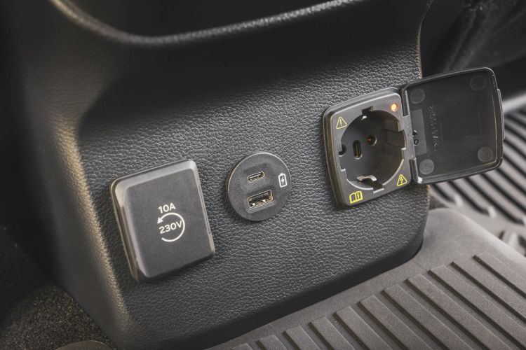 Ford Ranger PHEV pickup Pro Power Onboard rendszerrel