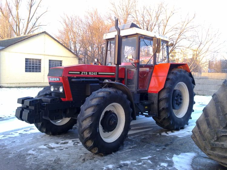 ZTS-16145 Super traktor