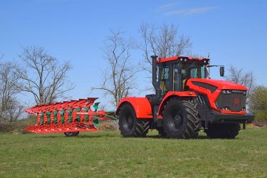 Kirovec traktor Sukov ekével