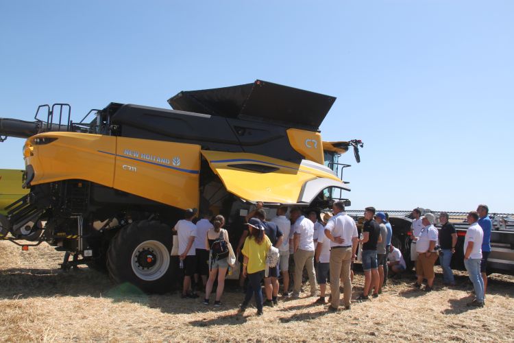 New Holland CR11 kombájn