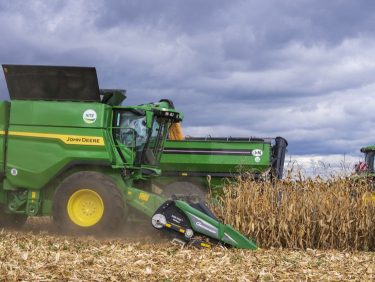 John Deere S7 700-as kombájn