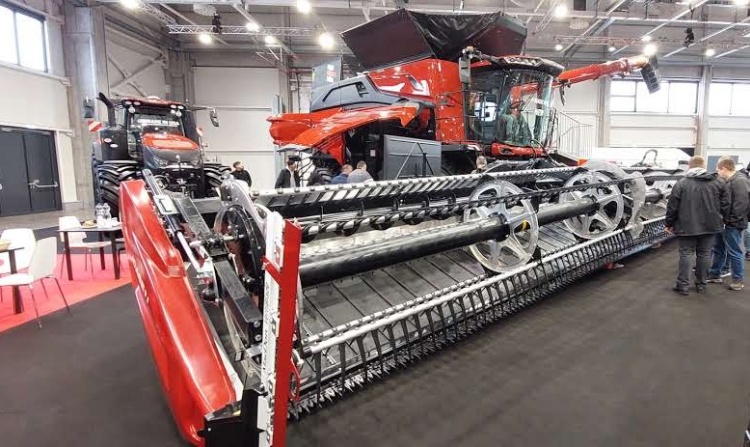 ase IH Axial-Flow AF10 kombájn. Ez a modell a Case IH valaha gyártott legnagyobb egyrotoros kombájnja