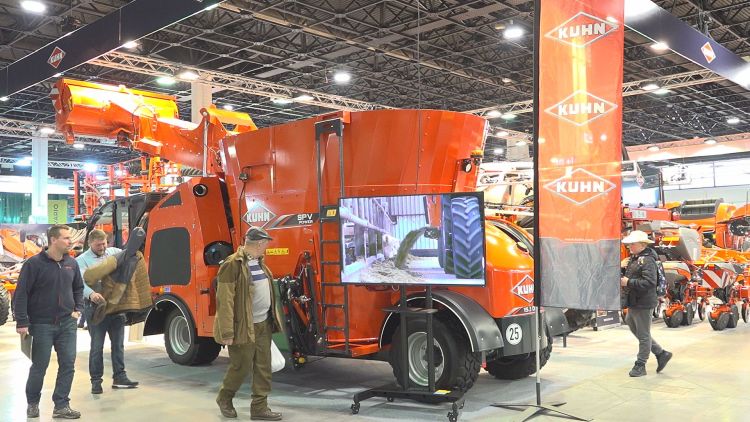 KUHN SPV önjáró takarmánykeverő-kiosztó kocsi