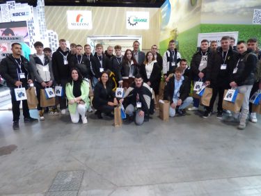 Középiskolai diákok az AgrárgépShow és az AGROmashEXPO kiállításon