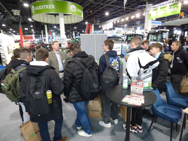 Középiskolai diákok az AgrárgépShow és az AGROmashEXPO kiállításon