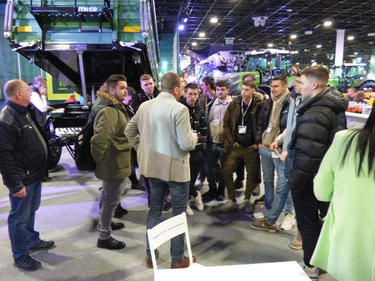 Középiskolai diákok az AgrárgépShow és az AGROmashEXPO kiállításon