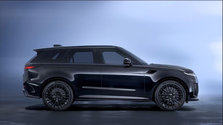 Feketébe mártva – Range Rover Sport SV Black Edition