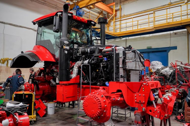 BELARUS 5425 második példányának összeszerelése