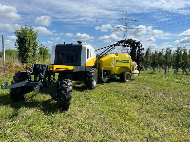 Innotrac CAESAR – robottraktorok cézárja a kertészetben