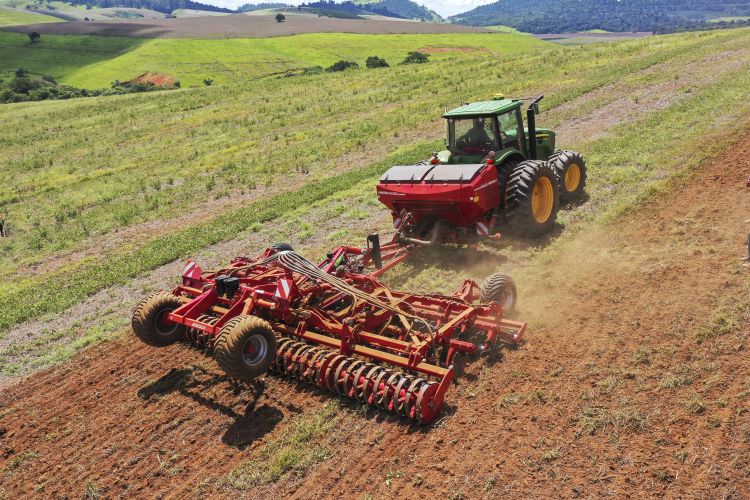 Joker 7 RT és Partner 2800 HT: tápanyag-kijuttatás és/vagy vetés