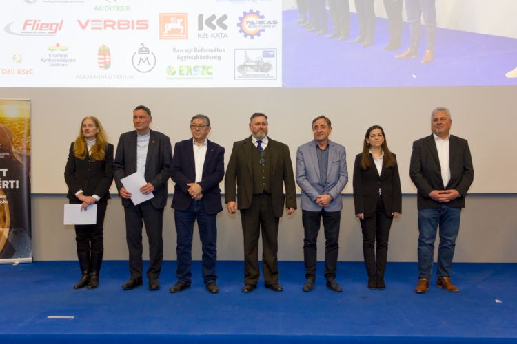 A képen balról jobbra: Bagdán Boglárka, Dr. Medina Viktor, Szalai László, Pap Lajos, Dr. Szabó István, Lakatos Gabriella, Lovas József