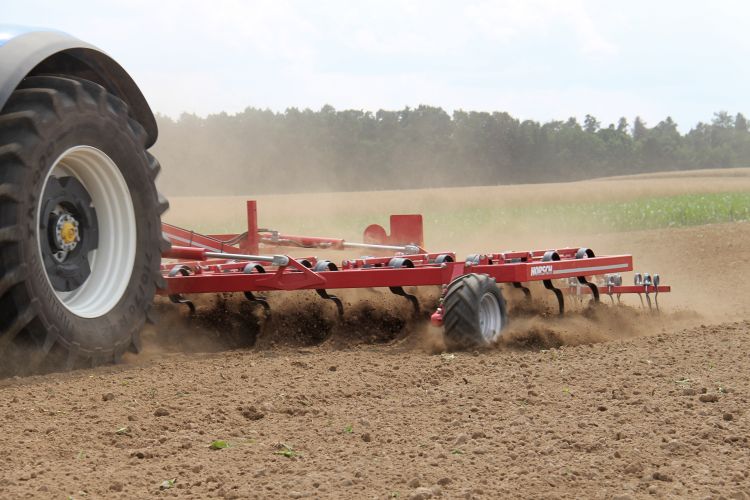 Horsch szántóföldi kultivátor