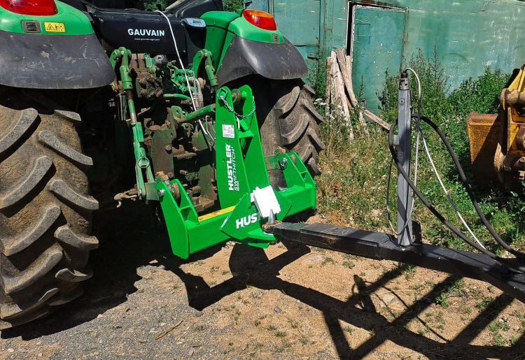 A Swifthitch megkönnyi és gyorsítja a munkagépek, pótkocsik felkapcsolását